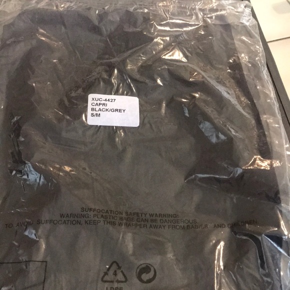 Zaney Threads Crop Leggings NWT - Picture 4 of 4